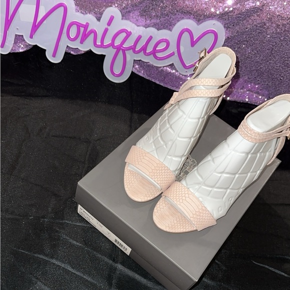 Baby Pink Vince Cumuto Heels | Never Worn | - Picture 2 of 4